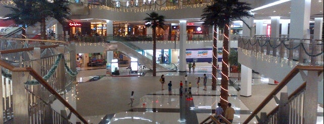 Cinere Bellevue Mall is one of Locais curtidos por Anky.
