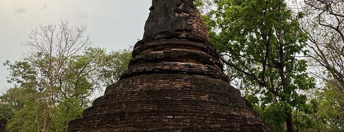 Wat Chang Rob is one of Sukhothai Historical Park.