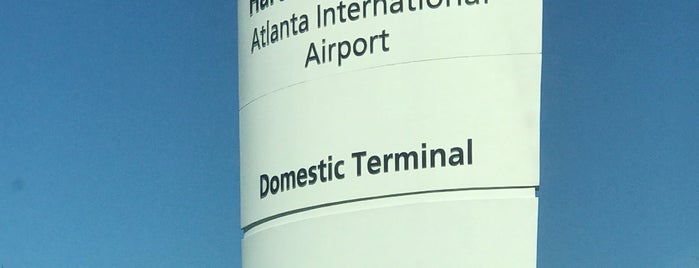 Aéroport international Hartsfield-Jackson d'Atlanta (ATL) is one of En beğendım mekanlar.