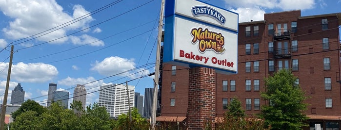Nature's Own Bakery Outlet is one of Jackie'nin Beğendiği Mekanlar.