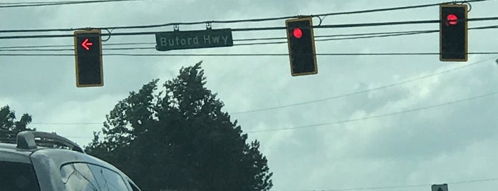 Buford Highway & Jimmy Carter Blvd is one of Brian C'ın Beğendiği Mekanlar.