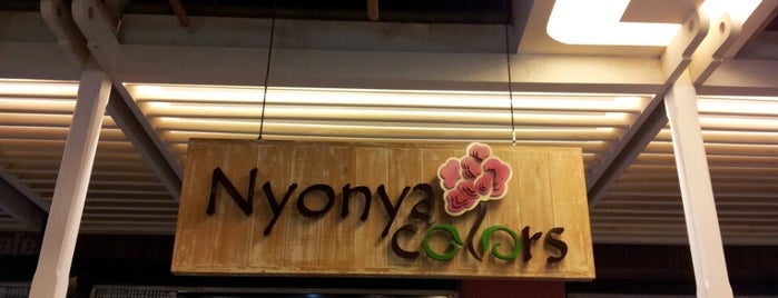 Nyonya Colors is one of สถานที่ที่ David ถูกใจ.