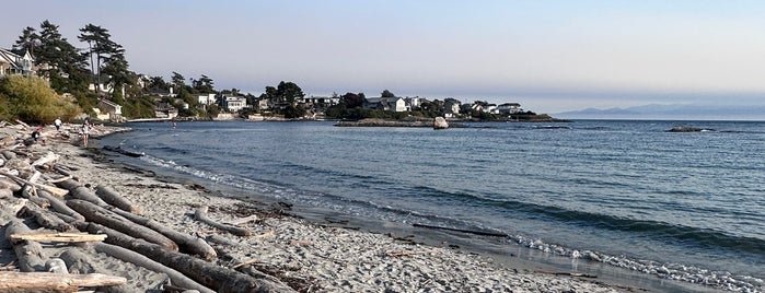 Gonzales Beach is one of Victoria Isand.