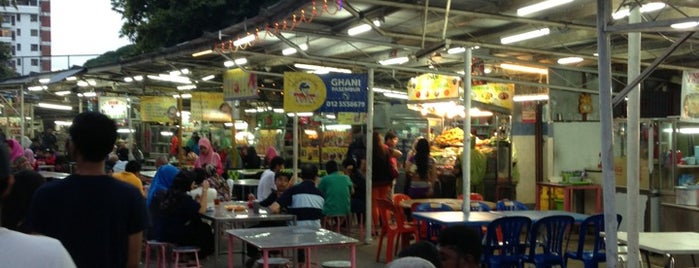 Padang Brown Food Court is one of Penang (Island) Food Hunt List.
