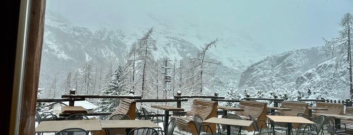 Foyer des Guides Bar & Restaurant is one of Zermatt / Cervinia.