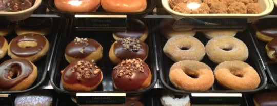 Krispy Kreme is one of Bandder 님이 좋아한 장소.