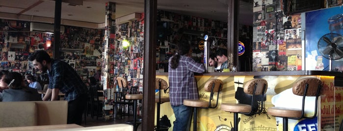 Klan Cafe Bar is one of İstanbul mekanlar.
