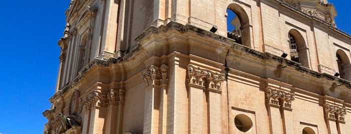 St. Paul's Cathedral is one of Orte, die Koen gefallen.