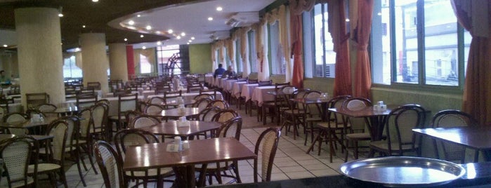 Restaurante Center Grill is one of Tempat yang Disukai Eduardo.