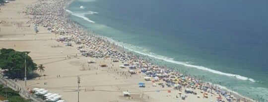 Praia de Copacabana is one of plages.