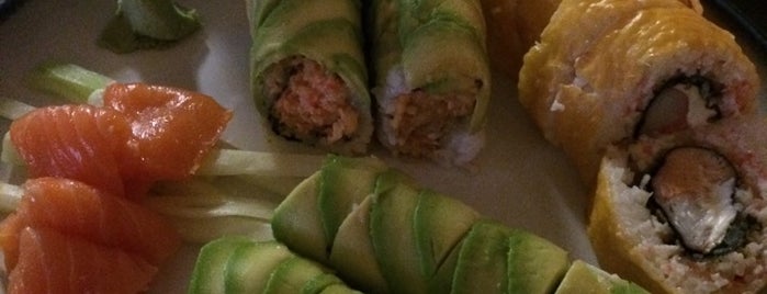 Oishi Sushi is one of Lugares favoritos de George.
