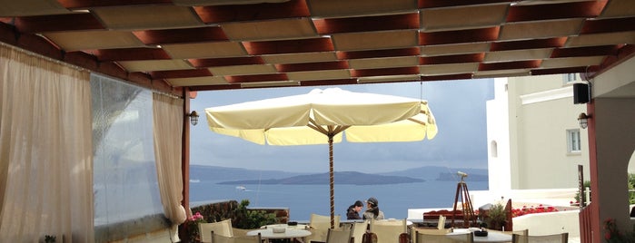 Mezzo Cafe is one of Santorini.