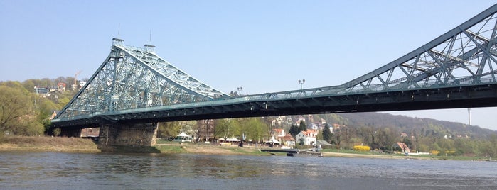 Loschwitzer 'Blaues Wunder' Brücke is one of die sehenswürdigkeit.