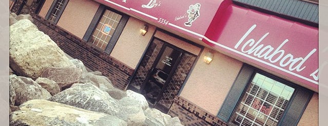 DJay's Restaurant is one of สถานที่ที่ Chad ถูกใจ.