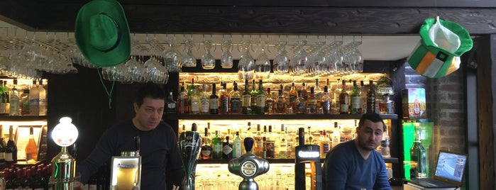 Dubliner Irish Pub is one of สถานที่ที่บันทึกไว้ของ Murat C..
