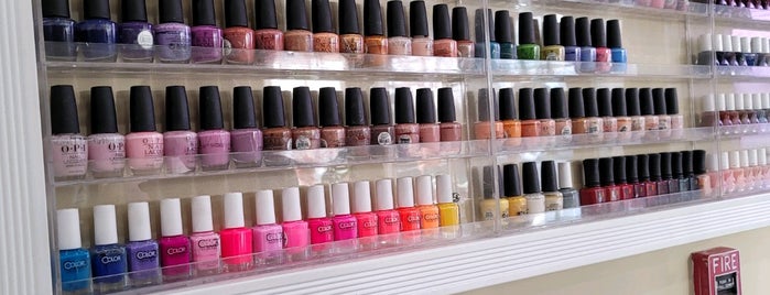 Dolce Nails is one of Lugares favoritos de Amy.