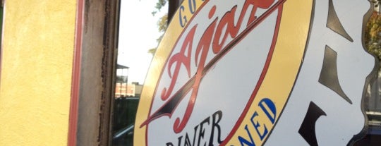 Ajax Diner is one of สถานที่ที่ Craig ถูกใจ.