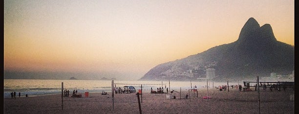 Volei em ipanema (em Frente ao Quiosque Guaraviton) is one of Tempat yang Disukai Karol.