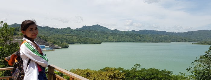 Waduk Wonorejo is one of Obyek Wisata Jawa Timur SELAIN Malang Surabaya.