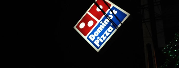 Domino's Pizza is one of Locais curtidos por Umesh.