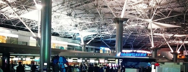 Departures Hall is one of Alex'in Beğendiği Mekanlar.