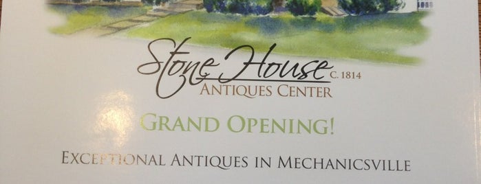 Stone House Antiques Center is one of สถานที่ที่ Julia 🌴 ถูกใจ.