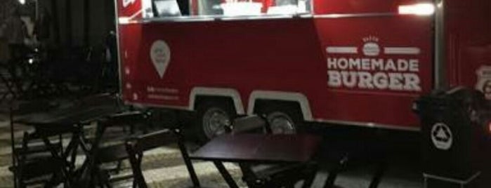 Melting Burgers (foodtruck) is one of Lugares guardados de Erico.
