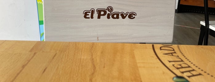 El Piave is one of coffee and cigarettes.