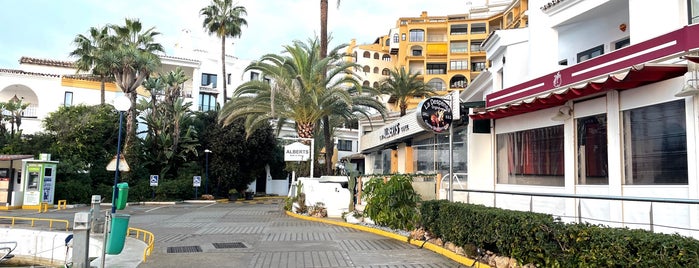 Alberts Bar and Grill is one of Malaga - Marbella - Estepona.