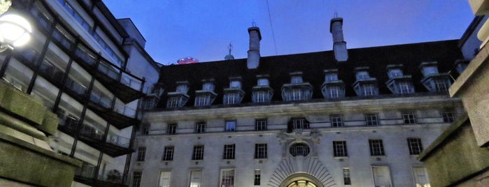 London Marriott Hotel County Hall is one of Posti che sono piaciuti a Henry.