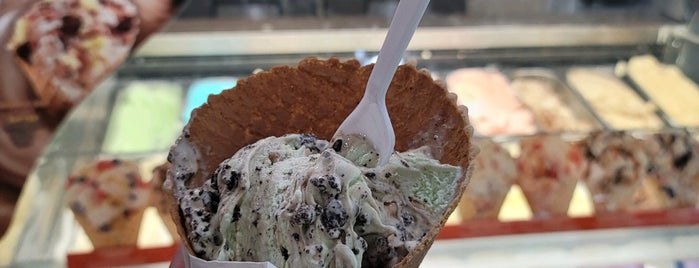 Cold Stone Creamery is one of The 9 Best Places for White Chocolate in Detroit.