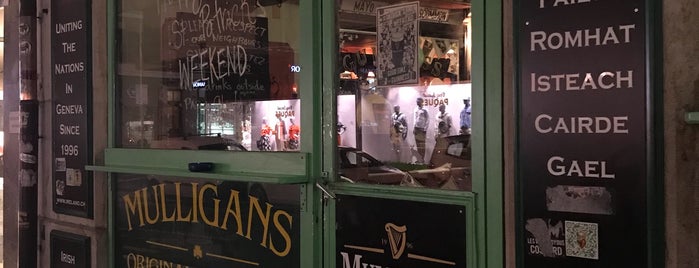 Mulligan's Irish Pub is one of Locais curtidos por Deniz.
