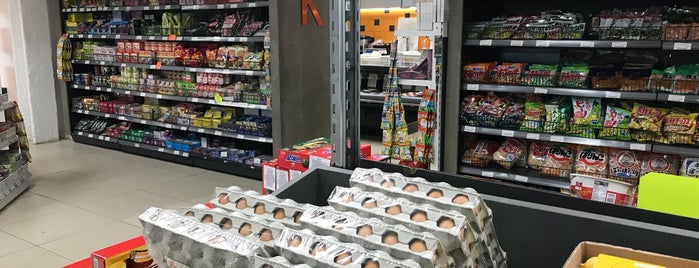 K-Mart is one of Lieux qui ont plu à Thibault.