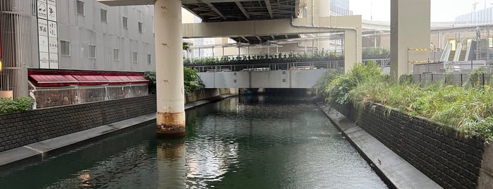 鶴屋橋 is one of 橋.