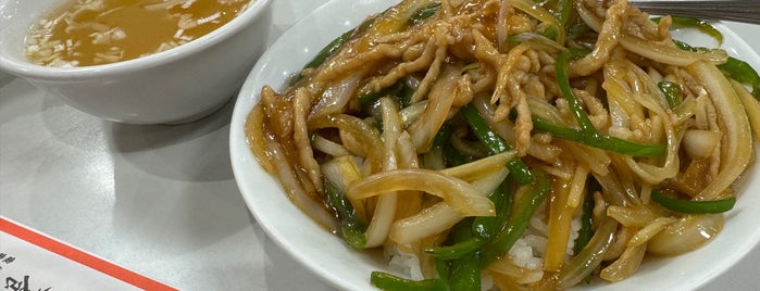 梅華菜館 is one of Lugares favoritos de Itsuro.