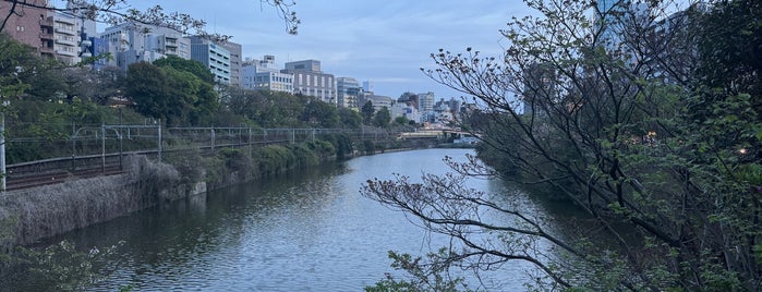 新見附橋 is one of 新宿区.