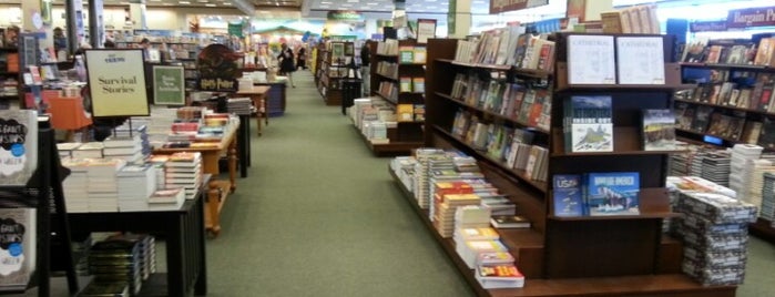 Barnes & Noble is one of Chad'ın Beğendiği Mekanlar.