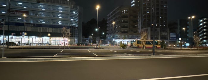鶴川駅バス停 is one of ロケ場所など.