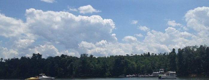 Lake Barkley is one of สถานที่ที่ Nancy ถูกใจ.