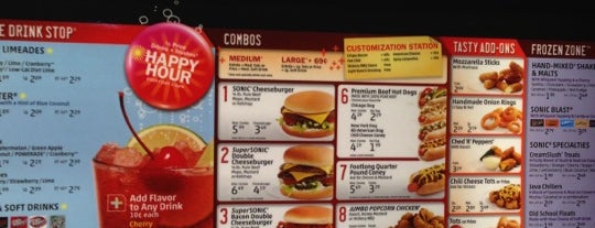 SONIC Drive In is one of Lugares favoritos de Courtney.