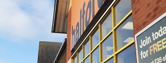 Halfords is one of Taylorさんのお気に入りスポット.