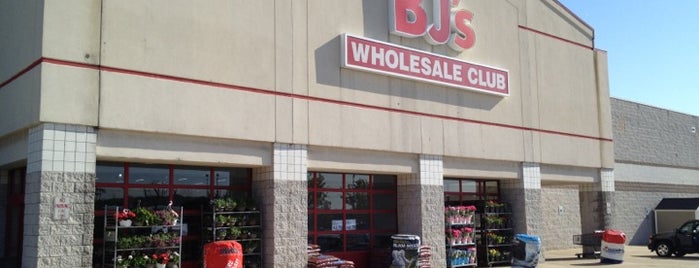 BJ's Wholesale Club is one of Locais curtidos por Jolie.
