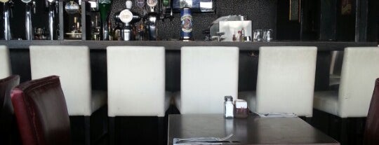 Coffee Tree bar is one of Locais salvos de Steve.