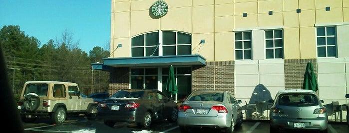 Starbucks is one of สถานที่ที่ h ถูกใจ.