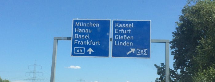 Gießener Südkreuz (33) (9) is one of Autobahnkreuze in Deutschland.