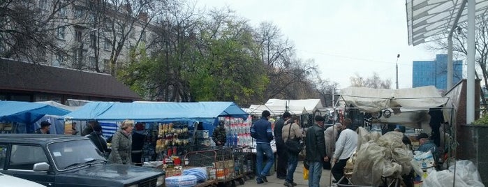 Центральний ринок is one of Tempat yang Disukai Андрей.