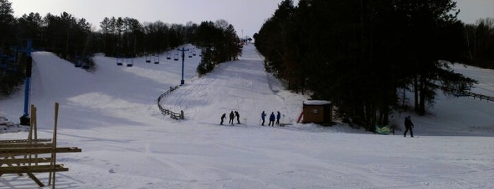 Trollhaugen Ski Area & Convention is one of สถานที่ที่ Elizabeth ถูกใจ.