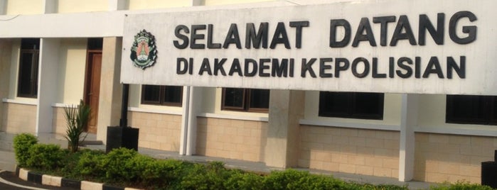 Akademi Kepolisian ( AKPOL ) is one of Perguruan Tinggi Kedinasan.