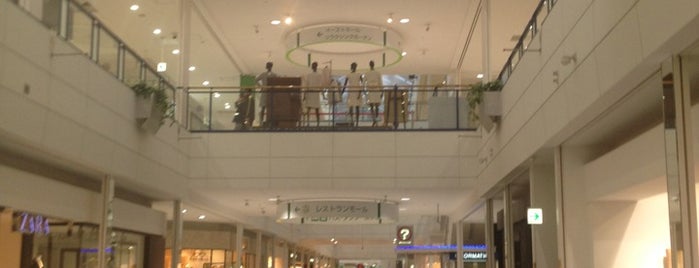 AEON Mall is one of สถานที่ที่ Masahiro ถูกใจ.