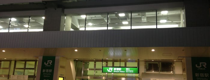สถานีรถไฟชินจูกุ is one of สถานที่ที่ Jaered ถูกใจ.